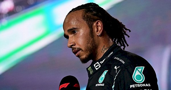 Mercedes evita pensar em substituto para Hamilton, mas nome desponta: Vettel